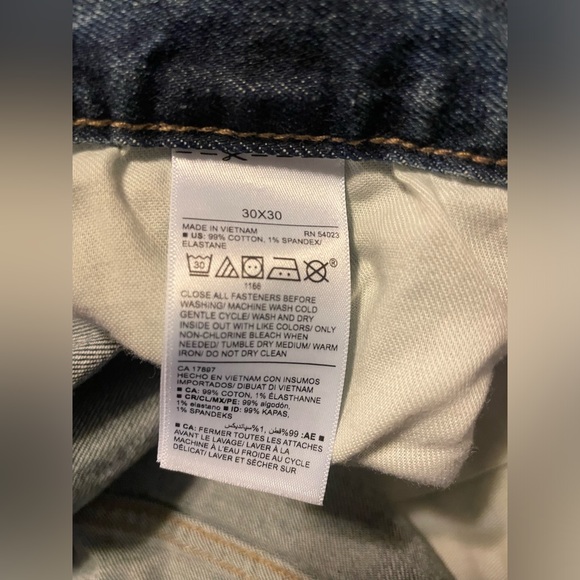 Old Navy Basic Athletic Medium Wash Denim Jeans - Picture 6 of 6